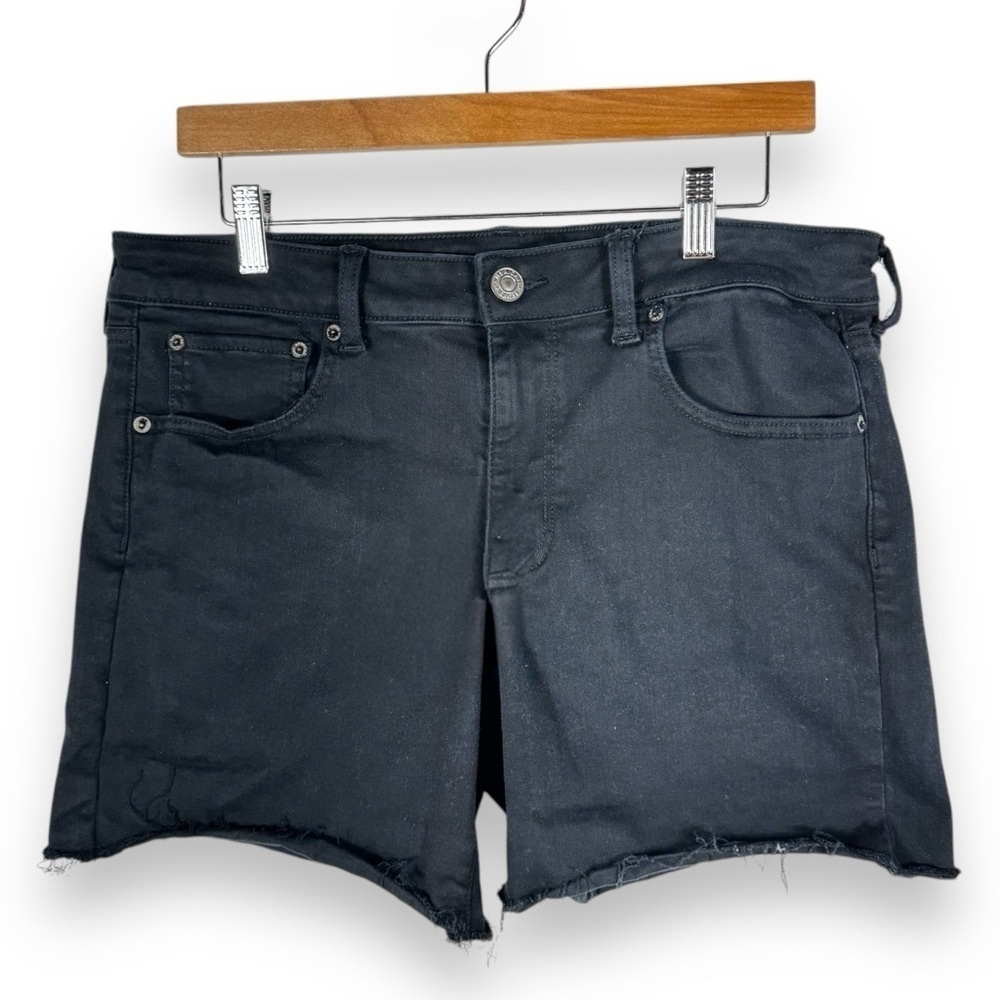 American Eagle Raw Hem Mid Rise Midi Shorts, Dark Black Wash, Size 14